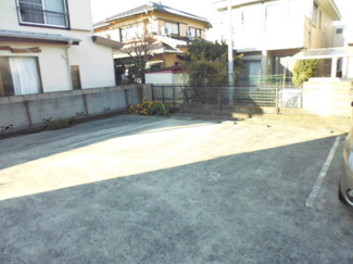 【駐車場】 | いつでも目の届く敷地内に駐車場があります♪お車をお持ちのファミリーさんにオススメです☆
