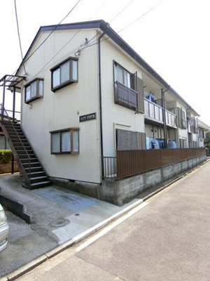 【外観】 | ハイツタカツカ | 「日吉」駅・「綱島」駅にアクセス可能な最寄りバス停より徒歩1分！雨の日の通勤やお出かけもバス利用でスムーズです♪