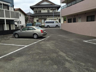 【駐車場】 | 敷地内駐車場あります！今なら2年間駐車場賃料半額キャンペーン中★【※2年後賃料：14,040円～19,440円（税込）】
