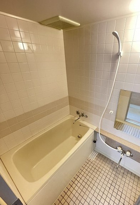 【浴室】 | アンジェレ藤が丘 | 家族の入浴時間がずれても温められる追い焚き機能付きのバスルーム☆お風呂に浸かって一日の疲れもすっきりリフレッシュ♪