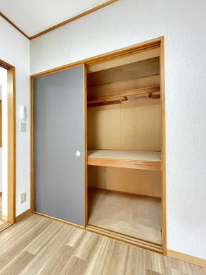 【収納】 | アンジェレ藤が丘 | 洋室6帖のお部屋にある収納スペースです！奥行きのある収納スペースで荷物の多い方も安心☆