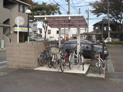 【その他共用部分】 | アンジェレ藤が丘 | 屋根付きの駐輪場で雨が降っても大切な自転車が濡れなくてすみますね♪自転車はちょっとした移動手段に便利ですよね！