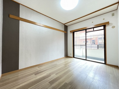 【洋室】 | アンジェレ藤が丘 | 南東向き洋室6帖☆バルコニーに繋がるお部屋は陽当たり良好♪ベッドを置いて寝室にするのもオススメです☆