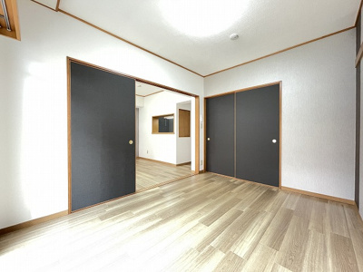 【洋室】 | アンジェレ藤が丘 | 南東向き洋室6帖☆収納スペースがあります♪荷物をたっぷり収納できてお部屋がすっきり片付きます☆