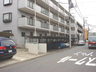 【駐車場】 | 屋根付きor屋根なし両方あります！


