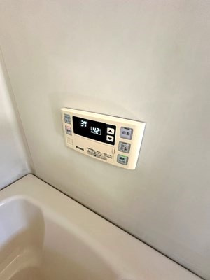 【設備】 | コーポブルックサイド | バスルームは追い焚き機能付きです！いつでもぽかぽかお風呂に入れて一日の疲れもリフレッシュ♪