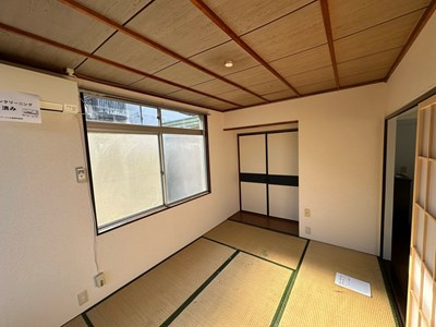 【寝室】 | コーポブルックサイド | 南東向き和室6帖☆収納スペースがあります♪寝具をすっきり収納できるので和室は寝室にもオススメ☆