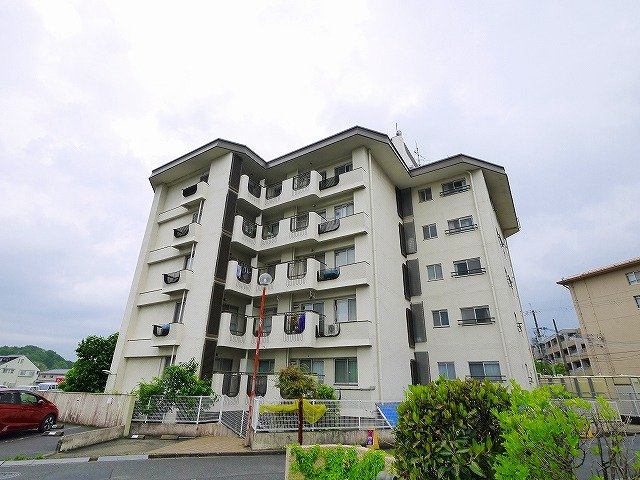 秋篠サンパレス(店舗)の外観