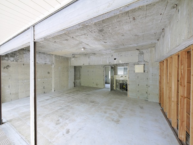 秋篠サンパレス(店舗)の外観