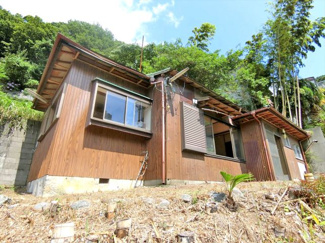 【外観】 | 伊豆の山々を眺めながらロハスな生活が楽しめます。JR伊東線「来宮」駅から車で9分。東海バス「桜ヶ丘」バス停まで徒歩2分。「熱海」駅まで27分。