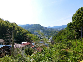 【展望】 | 伊豆の山々を眺めながらロハスな毎日を過ごしてみませんか。高台からは熱海市街が見晴らせ開放感が良好な住環境です。
