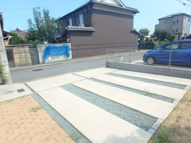 メゾンブランシュの駐車場