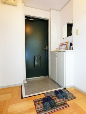 【玄関】 | ジェルエープラザ | シューズボックス付きで玄関すっきり♪上に写真やかわいい小物を置けるので、玄関を華やかに飾れますね♪お客様もスムーズにお出迎えできますね！