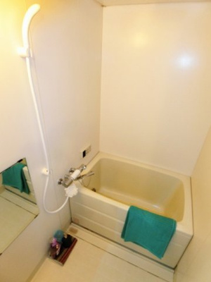 【浴室】 | ジェルエープラザ | 追い焚き機能付きバスルーム♪家族の入浴時間がずれても温められるから節約になります♪ゆったりバスタイムでリラックス☆