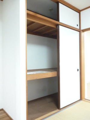 【収納】 | ドリームハイツ高橋 | 和室6帖のお部屋にある天袋付き押入れです！かさばるお布団や季節のお洋服を収納するのに便利☆