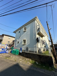 【外観】 | 小田急線「百合ヶ丘」駅まで徒歩6分！閑静な住宅地にある2階建てアパートです♪通勤通学はもちろん、お買い物やお出かけにもGood☆