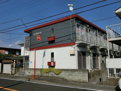 【外観】 | ビラ百合ヶ丘 | 小田急線「百合ヶ丘」駅より徒歩8分！「新百合ヶ丘」駅も徒歩圏内！便利な立地の2階建てアパートです☆通勤通学はもちろん、お買い物やお出かけにもGood♪