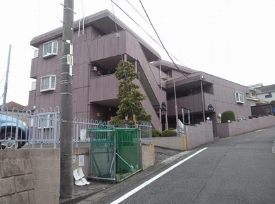 【その他共用部分】 | プライムハイツA | エントランス出てすぐにあるごみ置き場♪忙しい社会人さんや学生さんにもうってつけ！