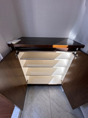 【収納】 | フラット百合ヶ丘 | シューズボックス付きで玄関すっきり片付きます！上に写真やかわいい小物を置いたりもできます☆お客様もスムーズにお出迎えできますね♪