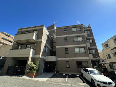 【外観】 | フラット百合ヶ丘 | 小田急線「新百合ヶ丘」駅・「百合ヶ丘」駅まで徒歩圏内！楽器OK♪鉄筋コンクリートの5階建てマンションです♪