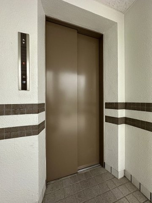 【その他共用部分】 | フラット百合ヶ丘 | 4階までエレベーターでラクラク上がれます♪疲れた時や荷物の多いときにもエレベーターは嬉しい★