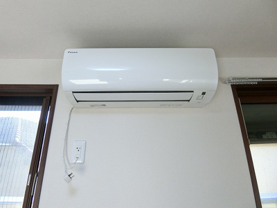 【設備】 | リブラA棟 | 暑い夏や寒い冬に大活躍！リビングダイニングキッチンにあるエアコンです☆冷暖房完備で1年中快適に過ごせます♪