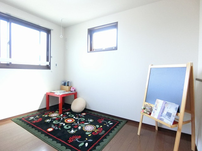 【洋室】 | リブラA棟 | 洋室5.2帖☆角部屋二面採光のお部屋です！洋室なのでお手入れもラクラク～♪
