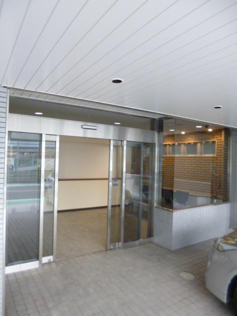 ＣＳビルの玄関|出入口　シャッター付きです