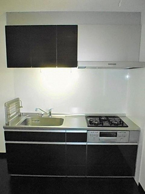 【キッチン】 | 近藤邸 | ３口コンロ/グリル付きシステムキッチン