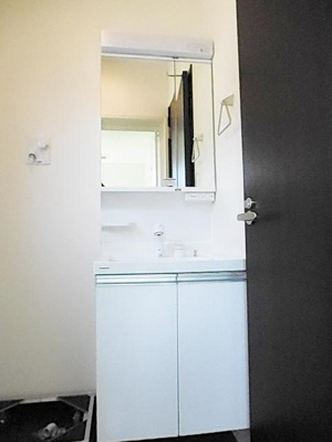 【洗面所】 | 近藤邸 | シャンプードレッサーで忙しい朝にも寝癖の付いた頭にも優しい☆