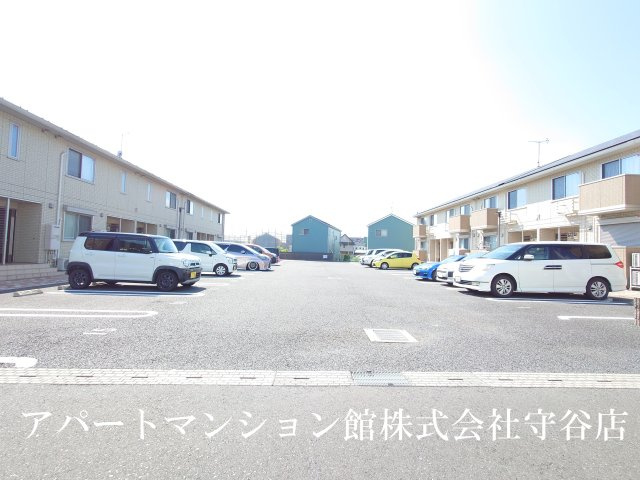 サンモールAの駐車場