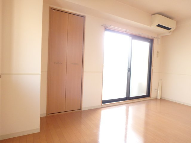 アンソレイユ菱屋西の洋室