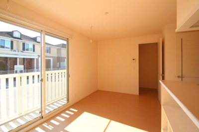 【居間・リビング】 | ライネスハイムA | こちらのリビングで趣味の時間をお楽しみください