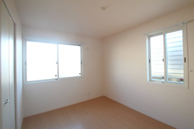 【寝室】 | ライネスハイムA | 落ち着いた色調の寝室です