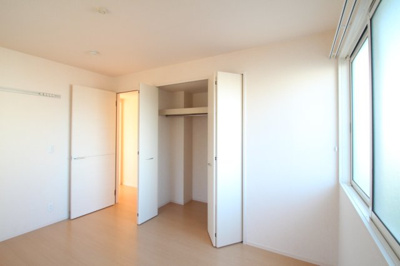 【収納】 | ライネスハイムA | 寝室にある収納です