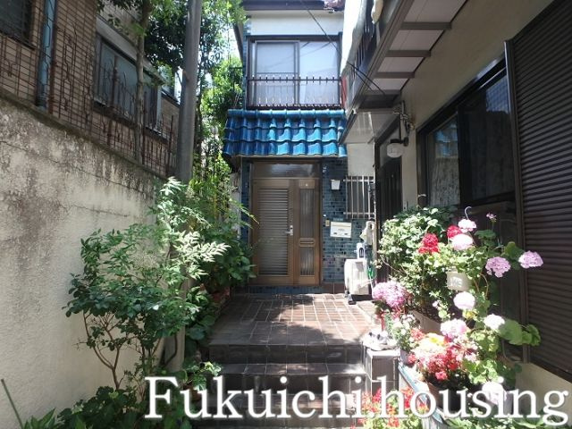 豪徳寺戸建のエントランス