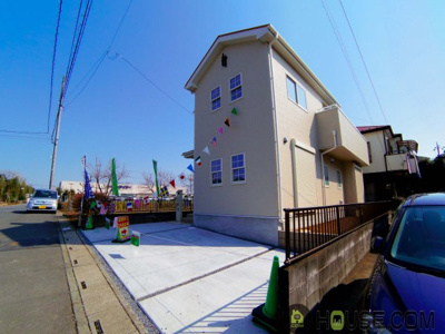 【前面道路含む現地写真】 | 蓮田市蓮田5丁目　南欧風新築住宅全1棟 | 前面道路含む現地写真です