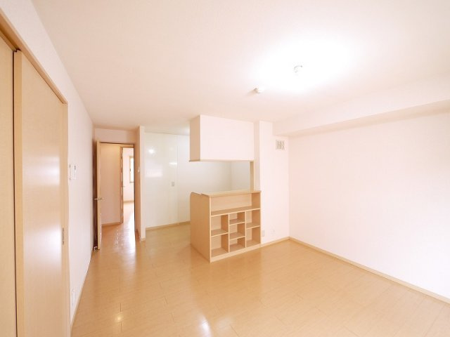 ヴェルジェ　Ⅲ棟の居間・リビング|こちらのリビングで趣味の時間をお楽しみください