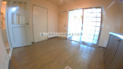 【居間・リビング】 | ロイヤルヴィラ・壱番館