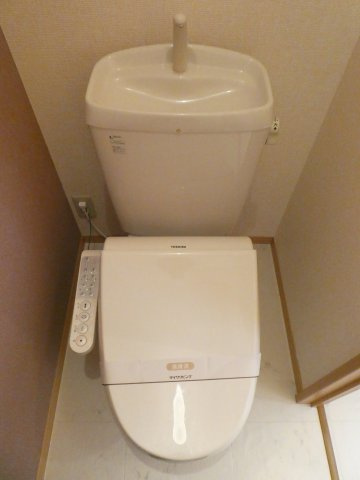 リヴィエール入船のトイレ|温水洗浄便座付き