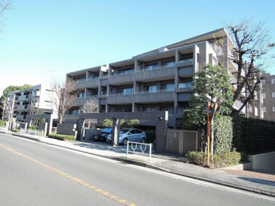 【外観】 | グランツオーベル横濱山手 | 全居室収納・トランクルーム有でお部屋を片付ける事が出来ます♪