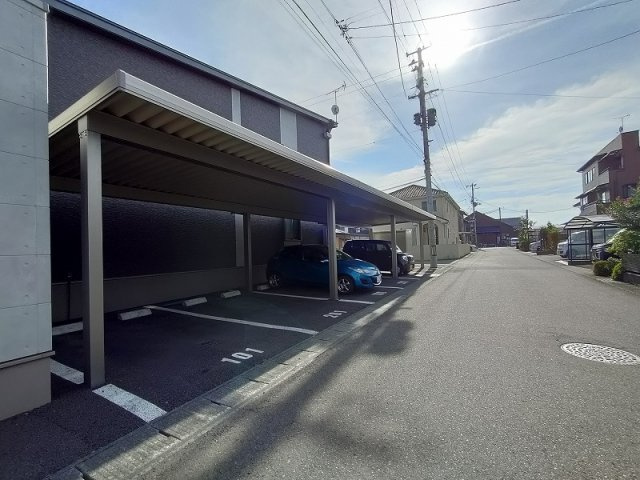 ヒルズレジデンシャルCの駐車場