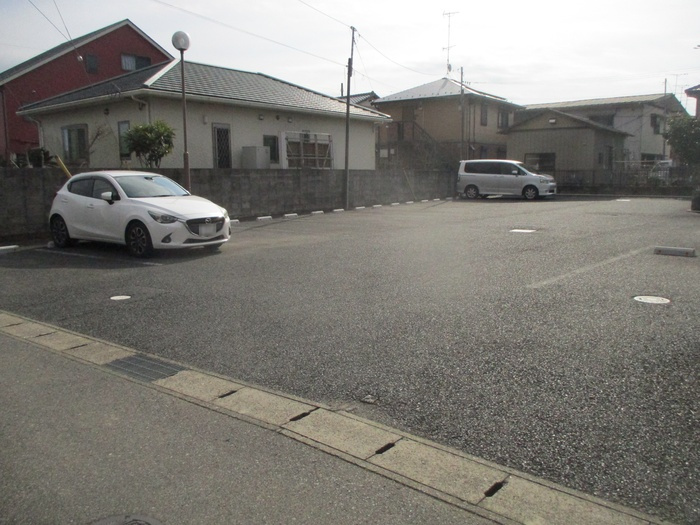 ヴェルドミール壱番館の駐車場