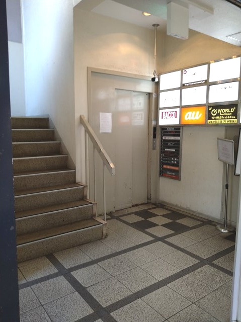 キャビックビルのエントランス