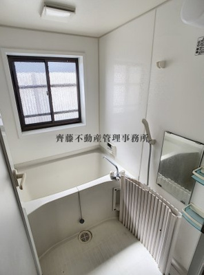 【浴室】 | 村田住宅 | シャワー付きで大きな窓があるお風呂です♪