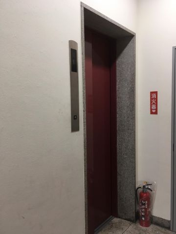 末広ビルのエントランス