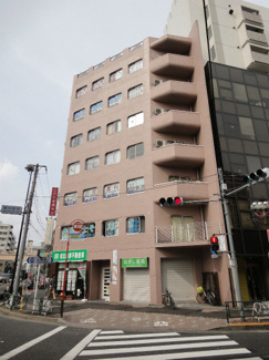 【外観】 | 大原ビル　鶯谷駅から徒歩２分の好立地！RC造の７階建てマンション！言問通りと尾竹橋通りのちょうど境目にある物件です。