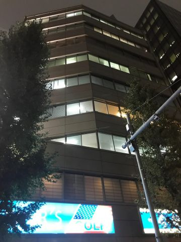 今朝ビルの外観