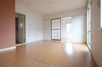 【内装】 | ヴィルドミール | 扉を開けると広々とした空間が広がります。