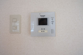 【設備】 | ヴィルドミール | TVモニター付きインターホンで来客時も安心です。